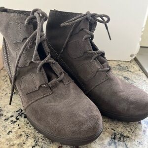 Sorel Grey Wedge Boots 8 1/2